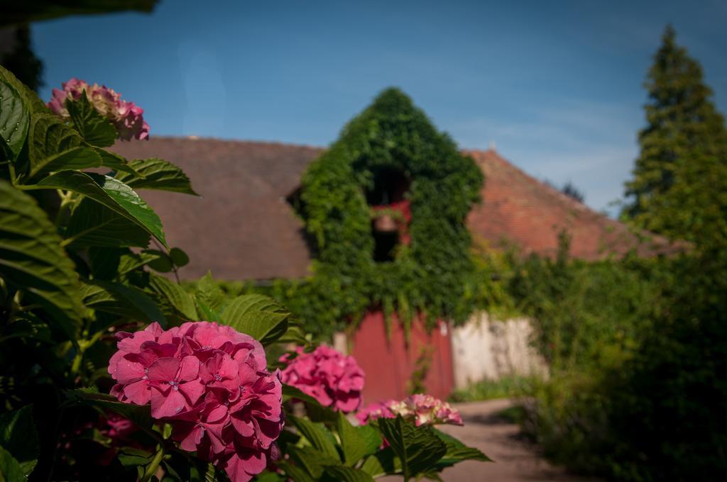 Au Puy Des Verites Lapalisse Exterior foto